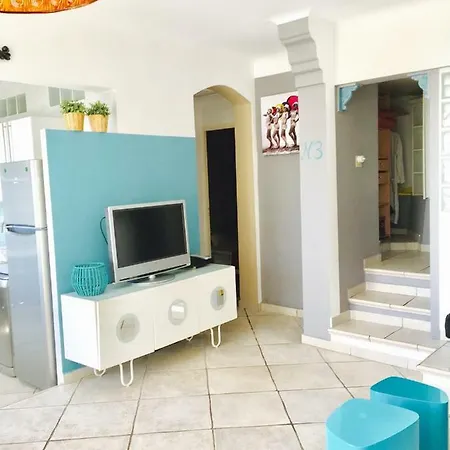 Le 3 Apartment *